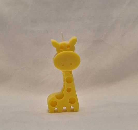 Yellow handmade giraffe-shaped candle with polka dots, perfect for jungle-themed baby showers, kids’ birthdays, or safari party décor.