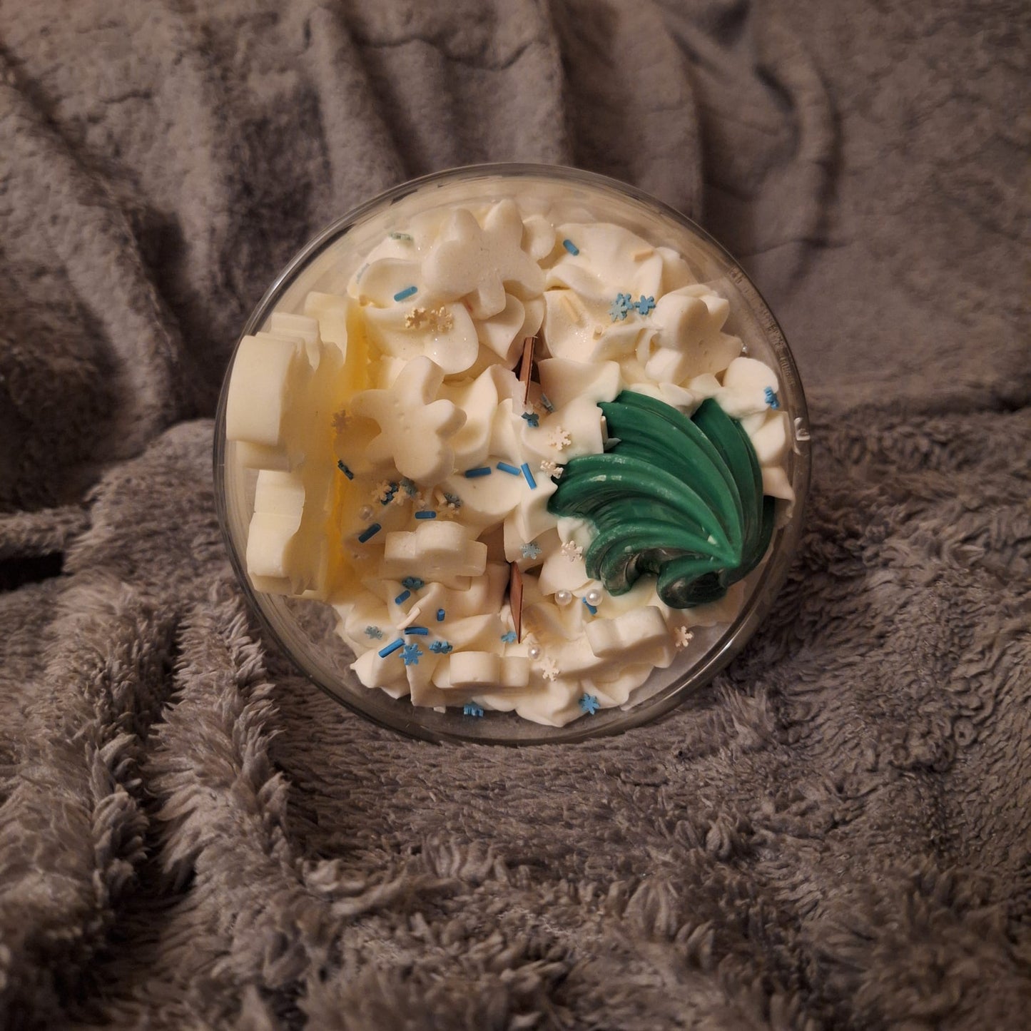 White Christmas Soy Candle - Nordic Wood & Cosy Fireplace Scent